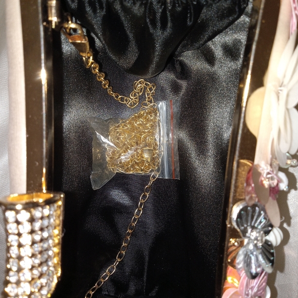 Purse - Picture 4 of 4